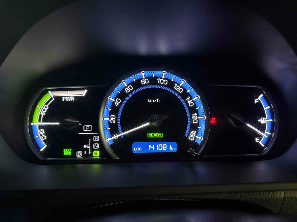 2015 Toyota Voxy Hybrid v