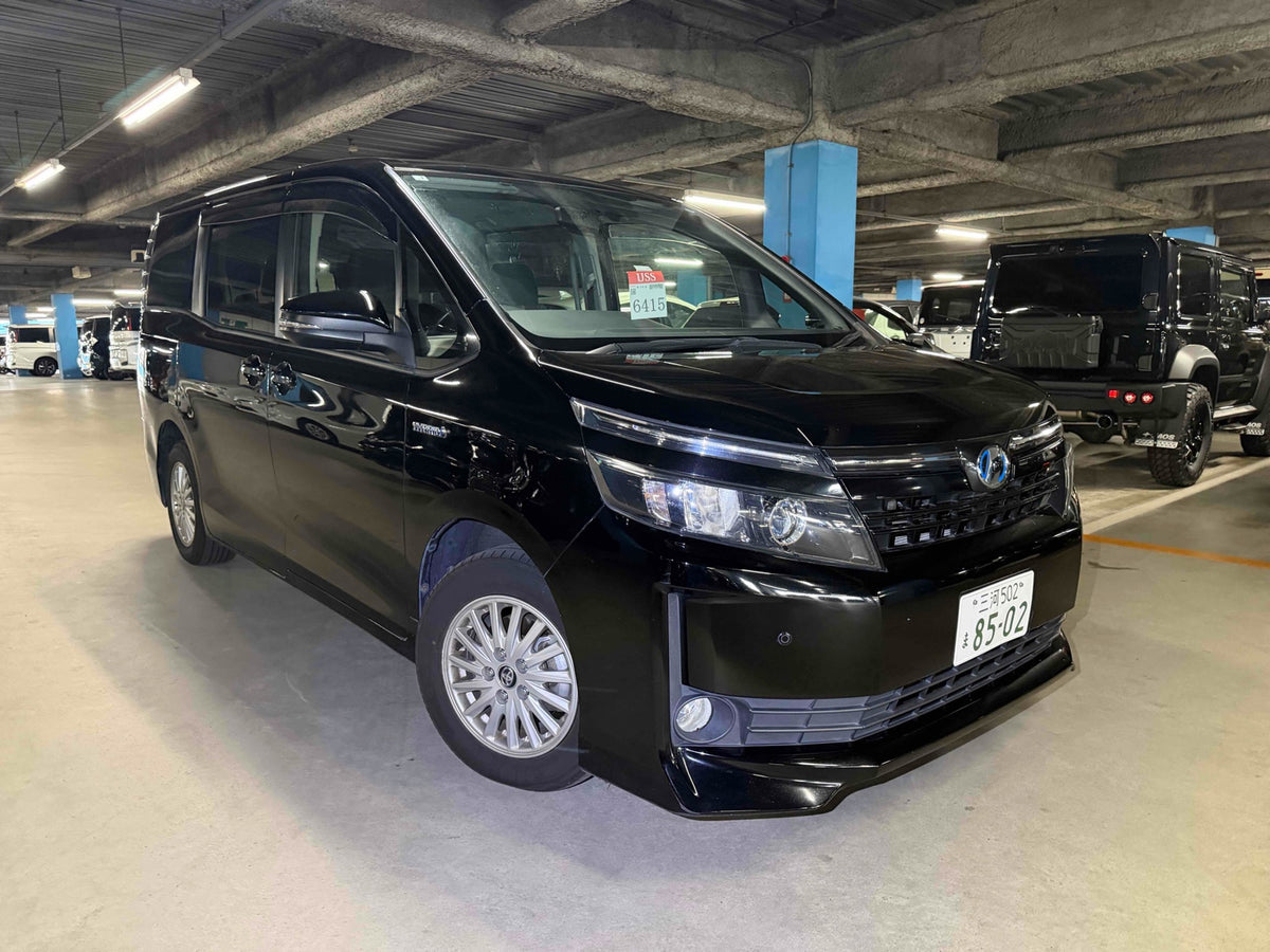 2015 Toyota Voxy Hybrid v