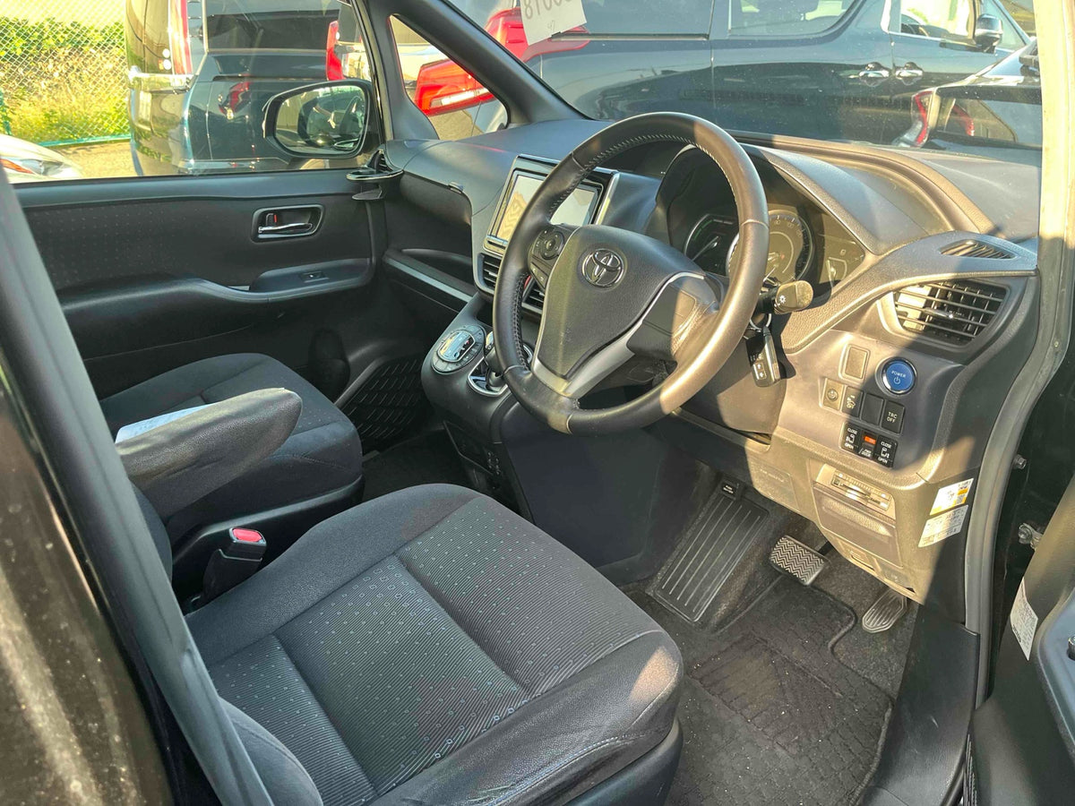 2015 Toyota Voxy Hybrid V