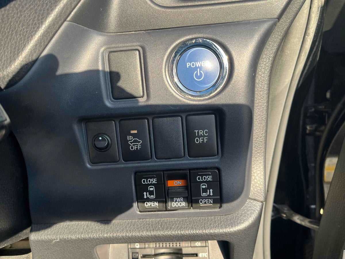 2015 Toyota Voxy Hybrid V