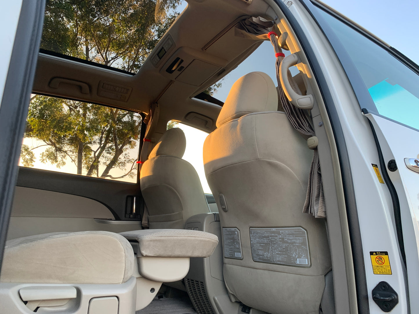 Toyota Estima HV - G Edition