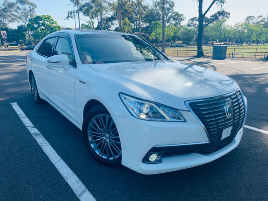 2013 Toyota Crown Hybrid Royal Saloon