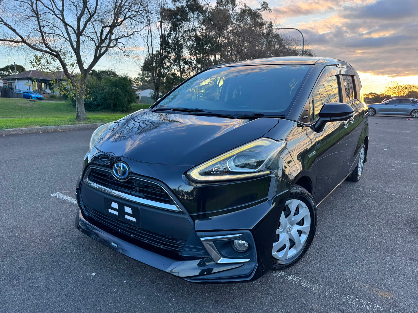 2015 Toyota Sienta Hybrid G Edition