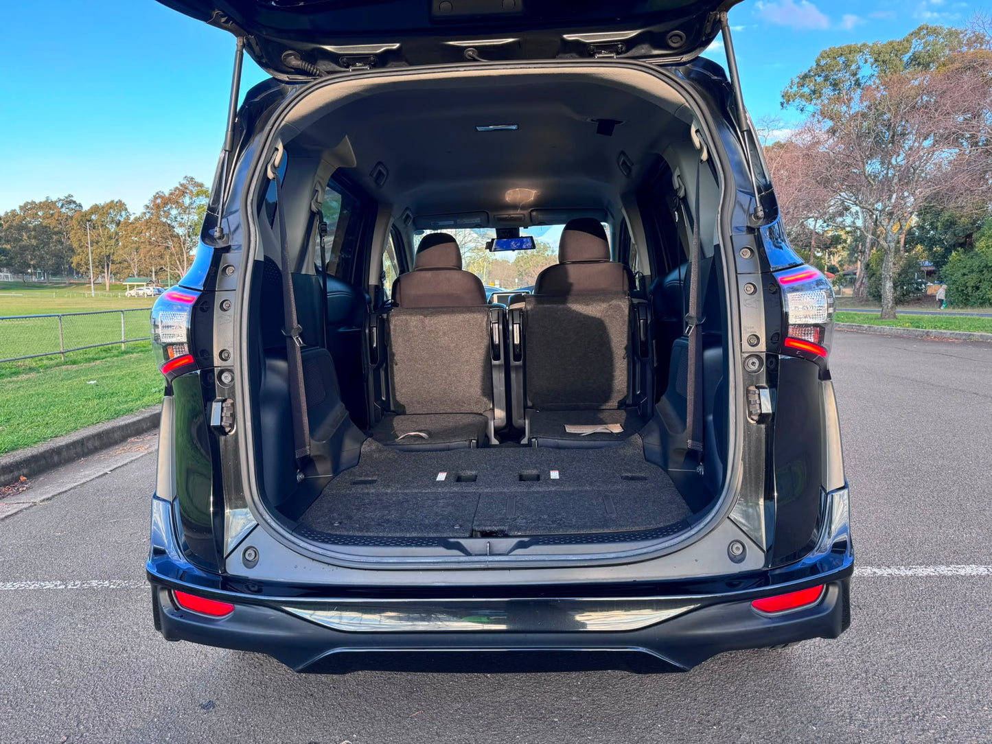 2015 Toyota Sienta Hybrid G Edition