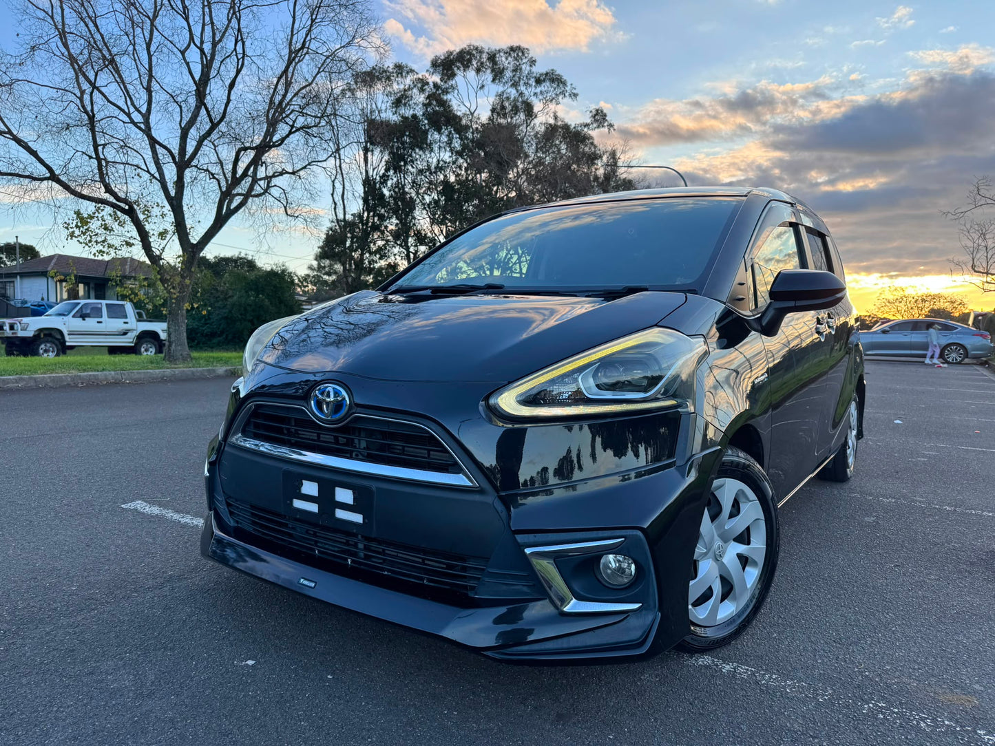 2015 Toyota Sienta Hybrid G Edition