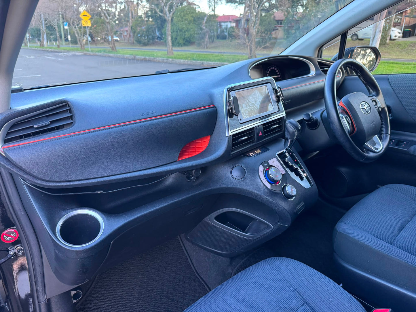 2015 Toyota Sienta Hybrid G Edition