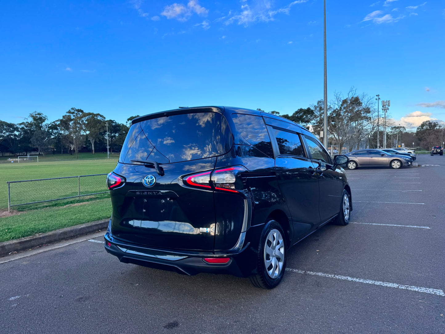 2015 Toyota Sienta Hybrid G Edition