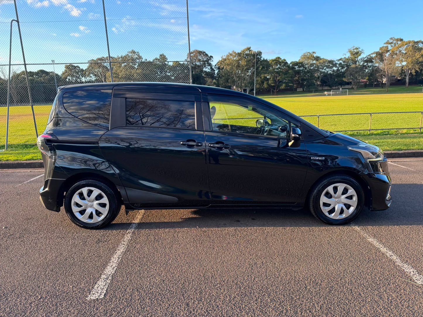 2015 Toyota Sienta Hybrid G Edition