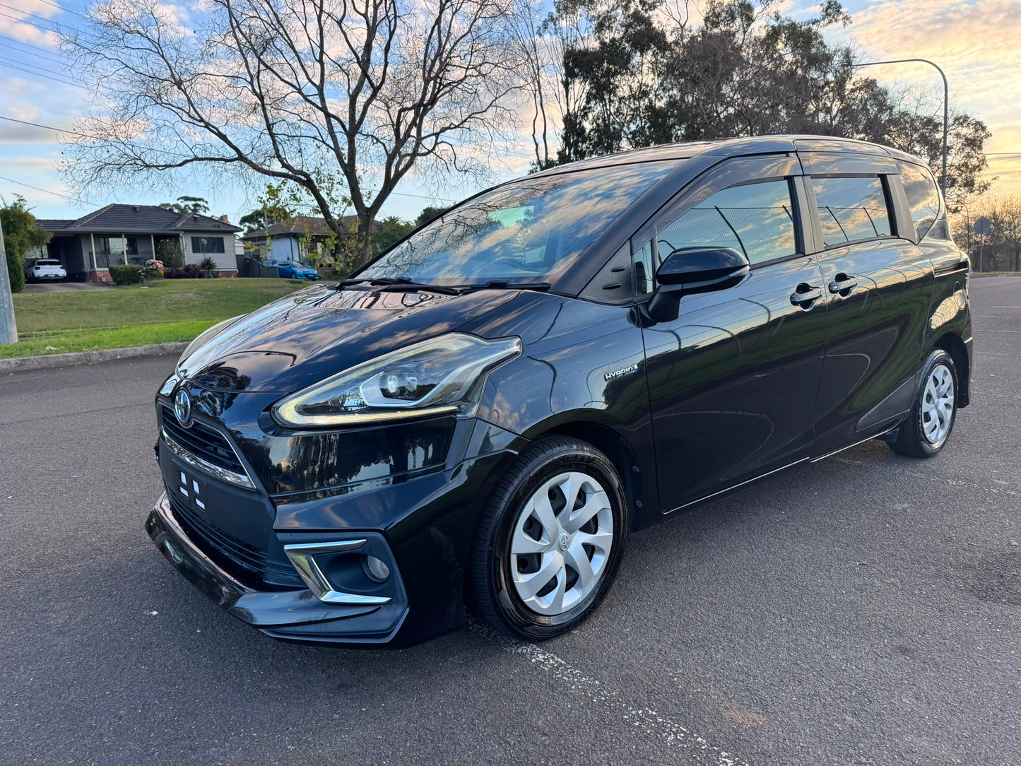 2015 Toyota Sienta Hybrid G Edition