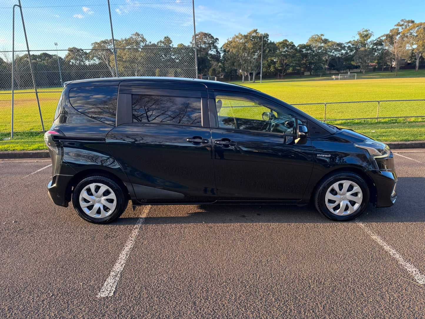 2015 Toyota Sienta Hybrid G Edition