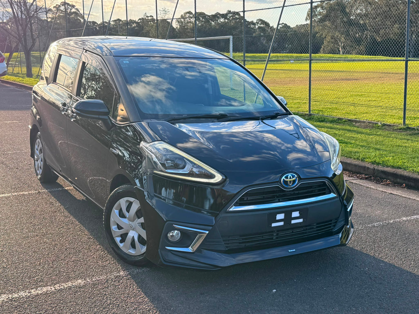 2015 Toyota Sienta Hybrid G Edition