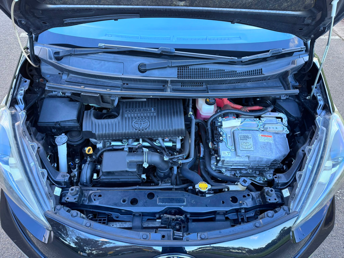 2015 Toyota Sienta Hybrid G Edition