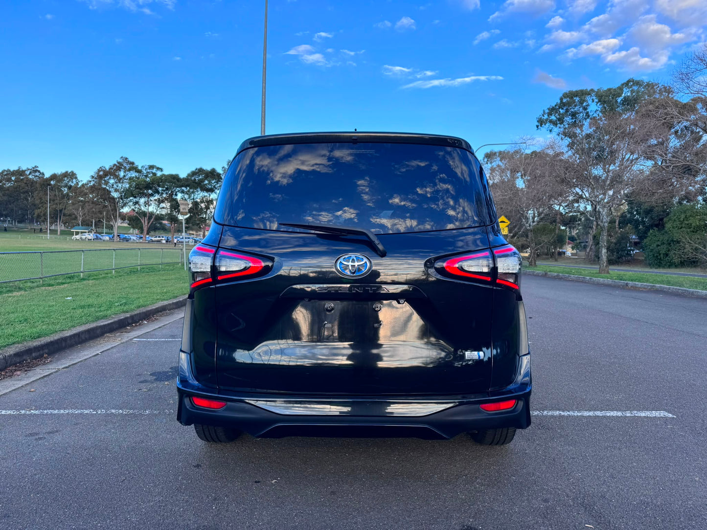 2015 Toyota Sienta Hybrid G Edition