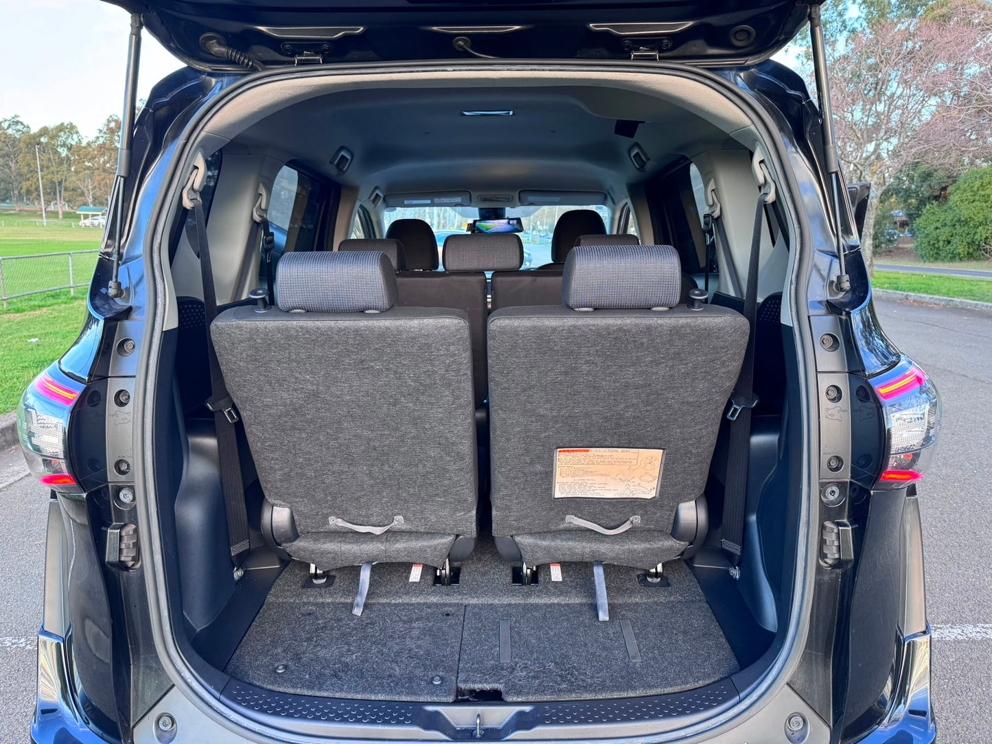2015 Toyota Sienta Hybrid G Edition