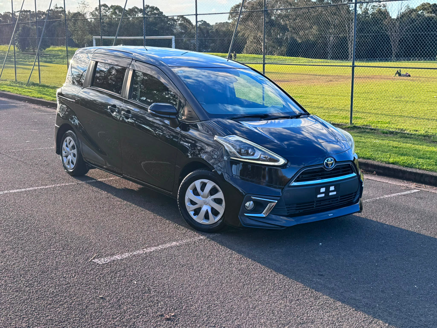 2015 Toyota Sienta Hybrid G Edition
