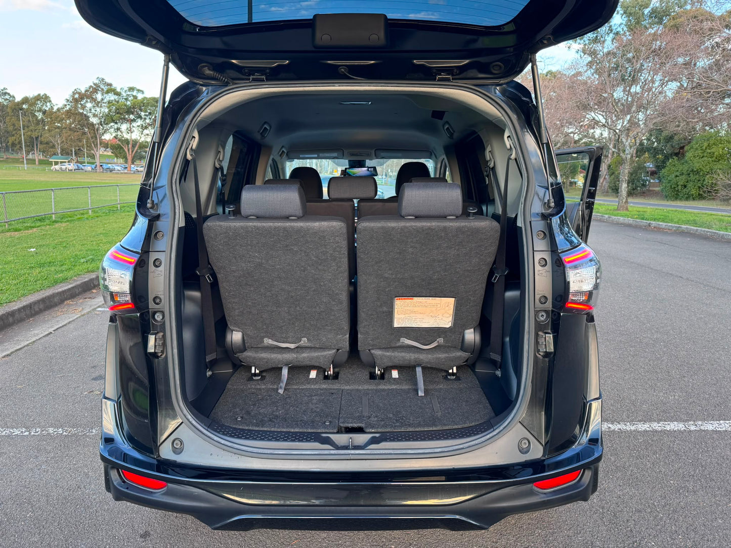 2015 Toyota Sienta Hybrid G Edition