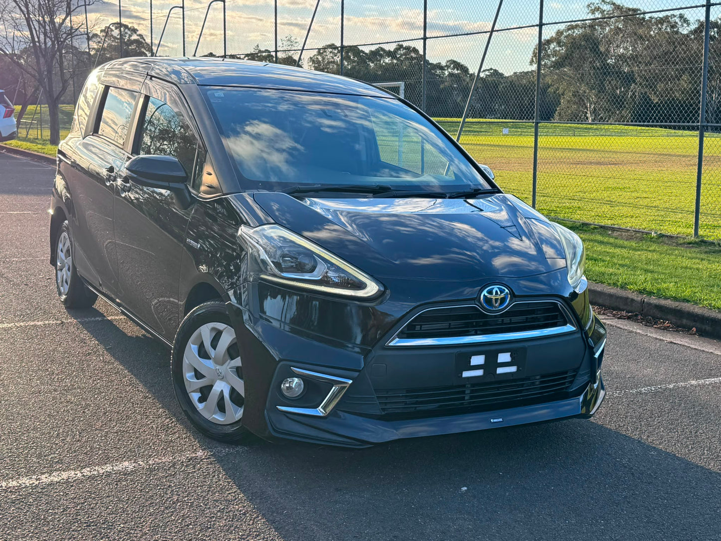 2015 Toyota Sienta Hybrid G Edition