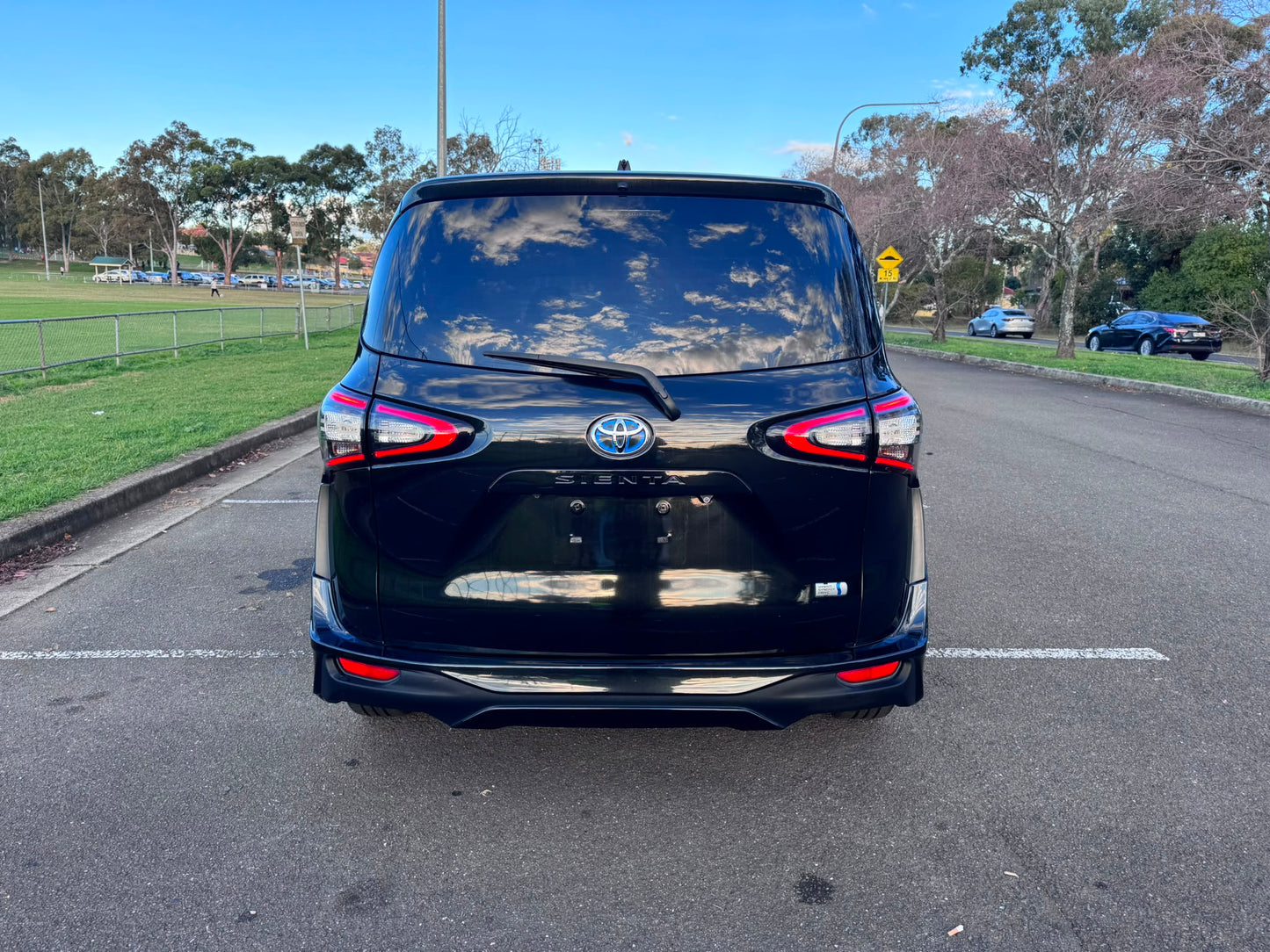 2015 Toyota Sienta Hybrid G Edition