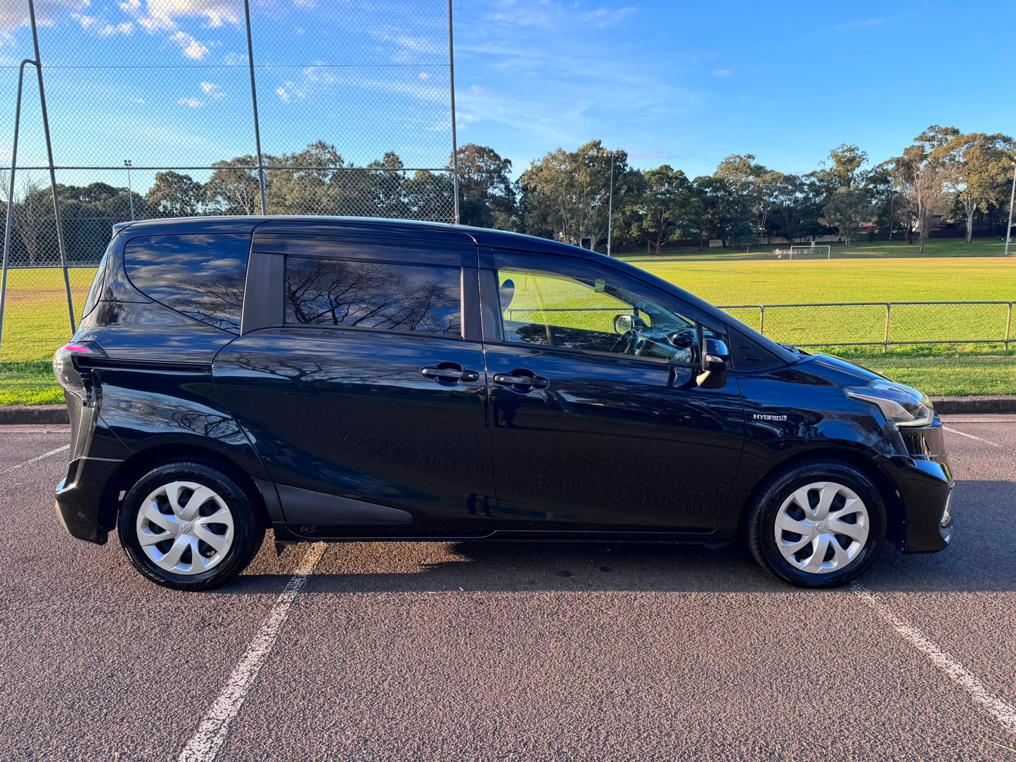 2015 Toyota Sienta Hybrid G Edition