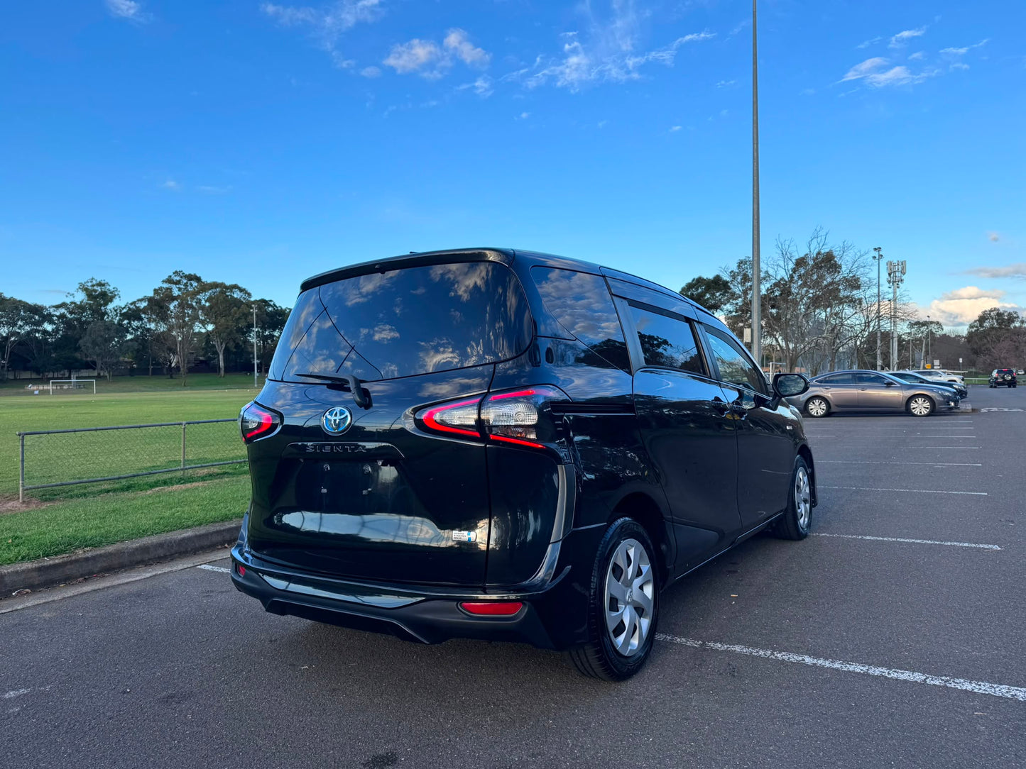 2015 Toyota Sienta Hybrid G Edition