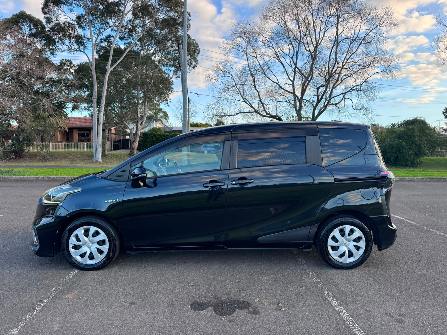 2015 Toyota Sienta Hybrid G Edition