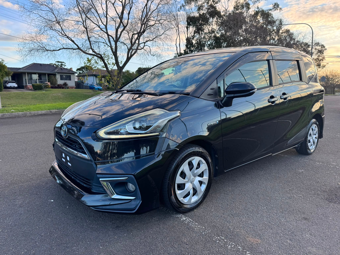 2015 Toyota Sienta Hybrid G Edition