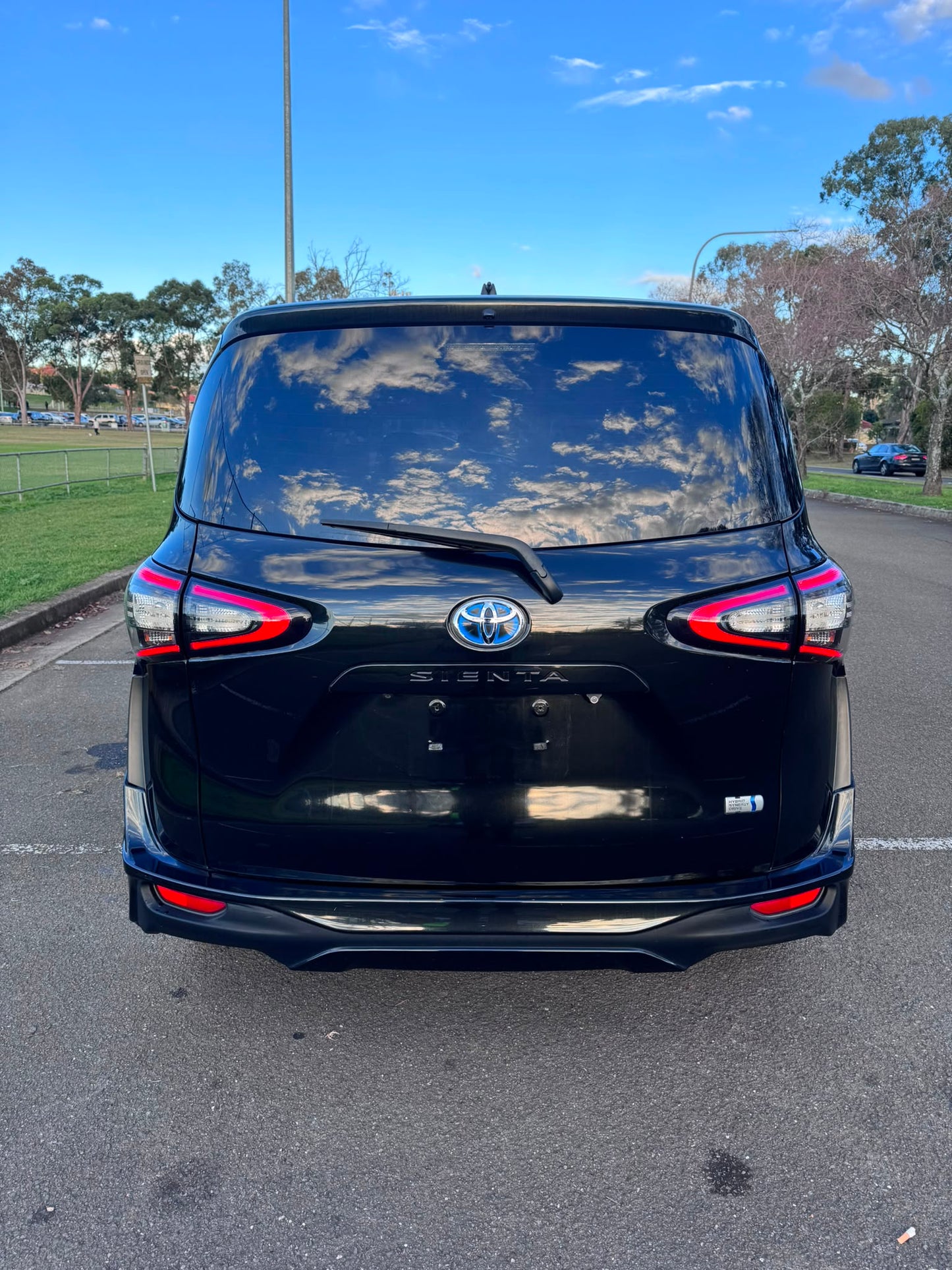 2015 Toyota Sienta Hybrid G Edition