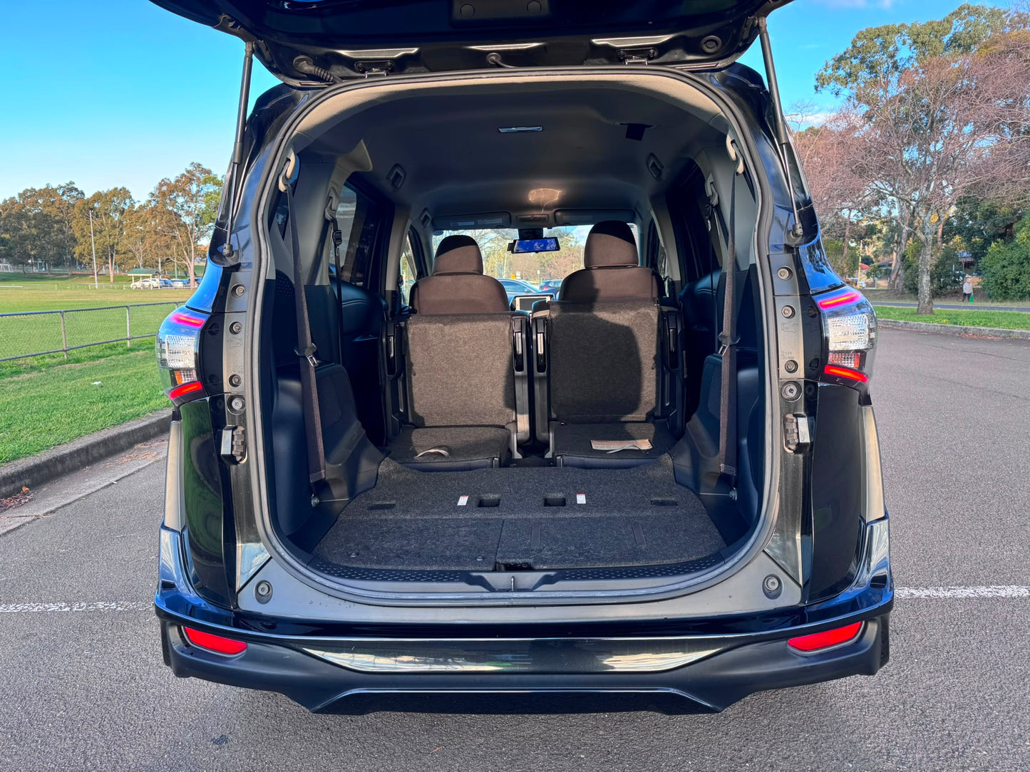 2015 Toyota Sienta Hybrid G Edition