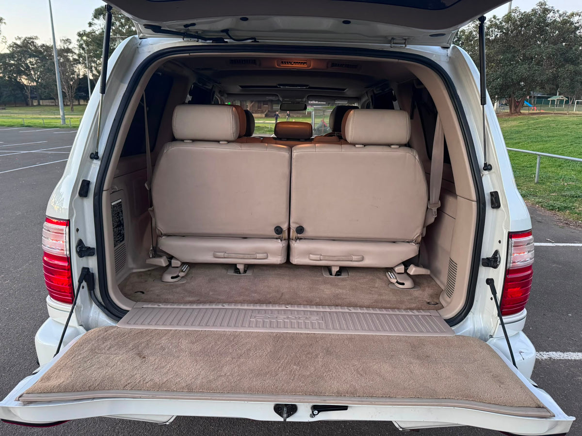 2001 Toyota Land Cruiser Cygnus V8 – 50th Anniversary Edition