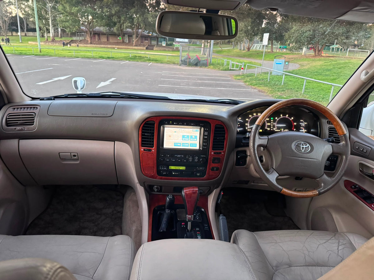 2001 Toyota Land Cruiser Cygnus V8 – 50th Anniversary Edition