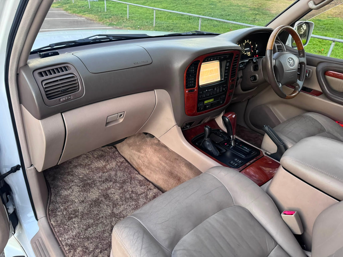 2001 Toyota Land Cruiser Cygnus V8 – 50th Anniversary Edition