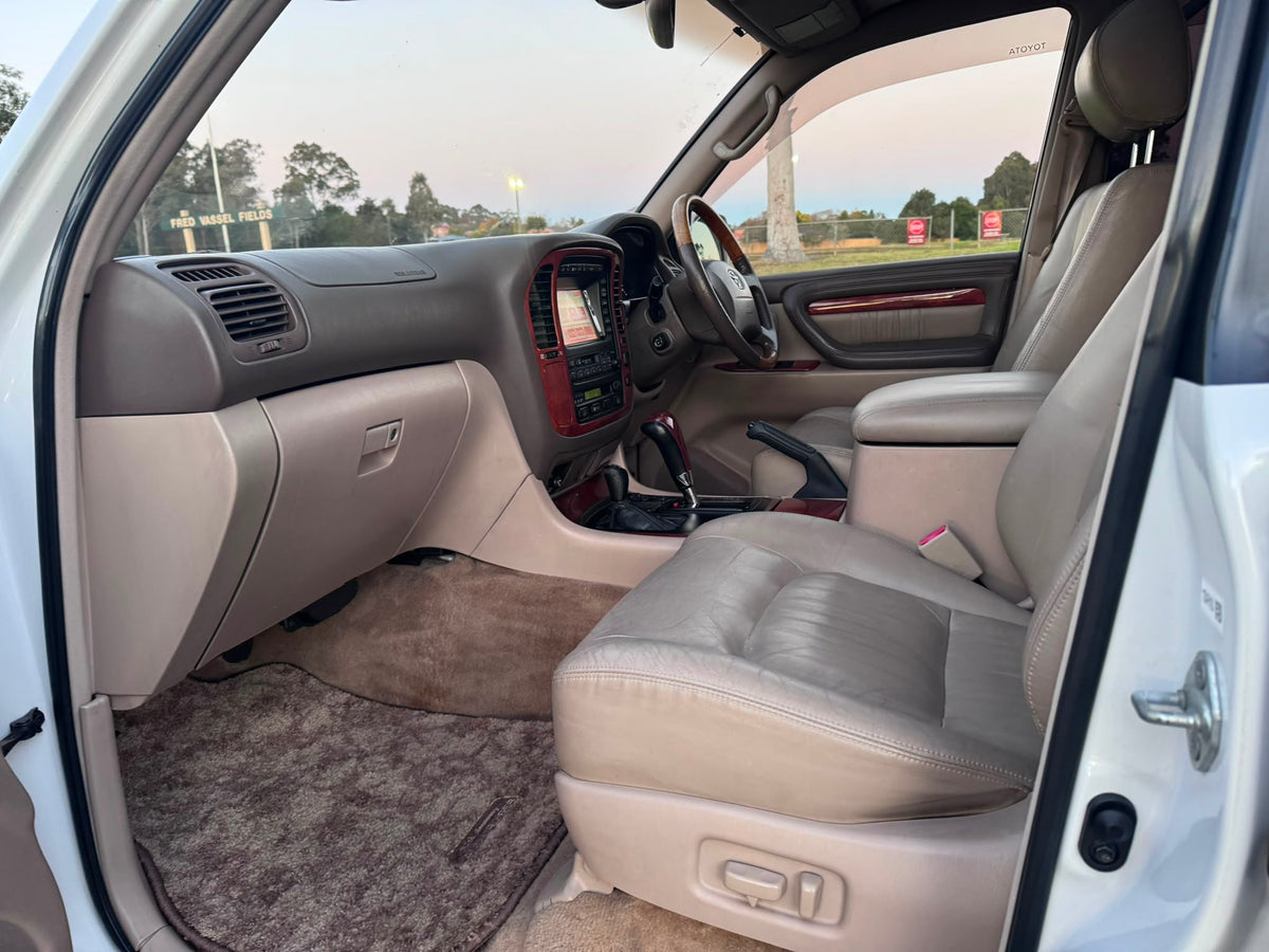 2001 Toyota Land Cruiser Cygnus V8 – 50th Anniversary Edition