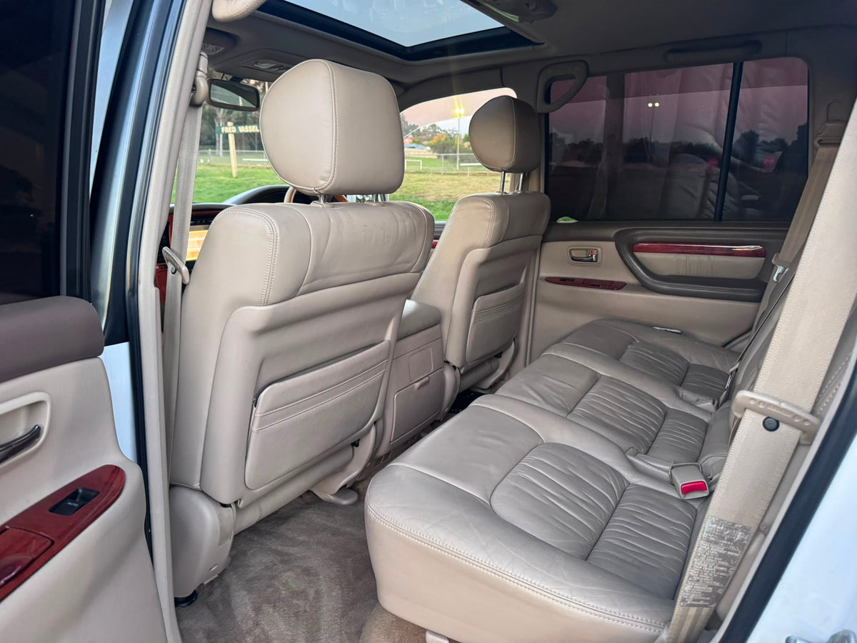 2001 Toyota Land Cruiser Cygnus V8 – 50th Anniversary Edition