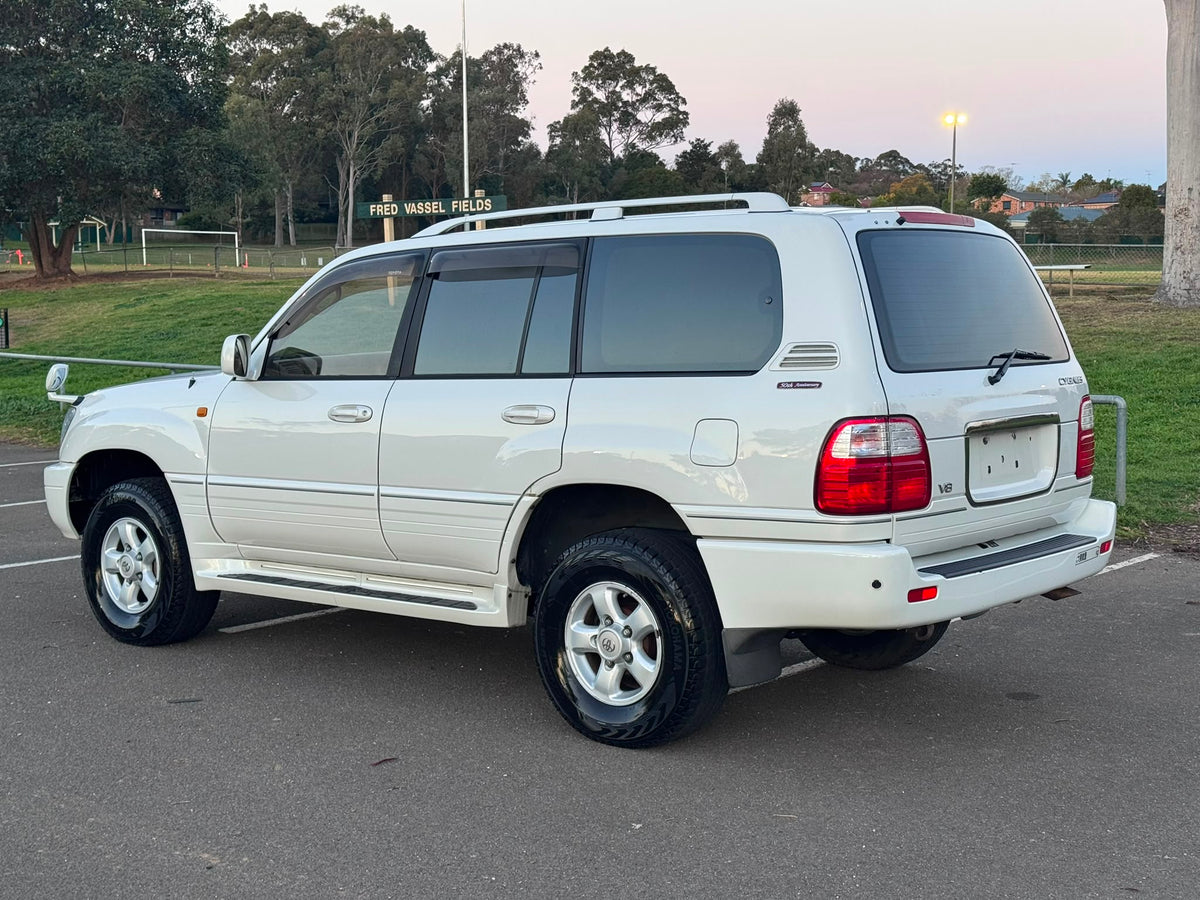 2001 Toyota Land Cruiser Cygnus V8 – 50th Anniversary Edition