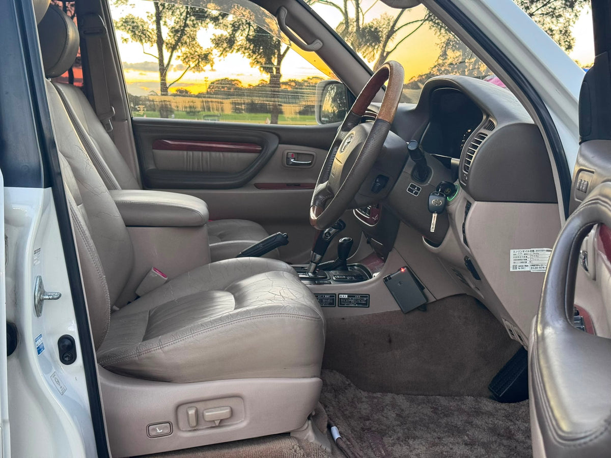 2001 Toyota Land Cruiser Cygnus V8 – 50th Anniversary Edition