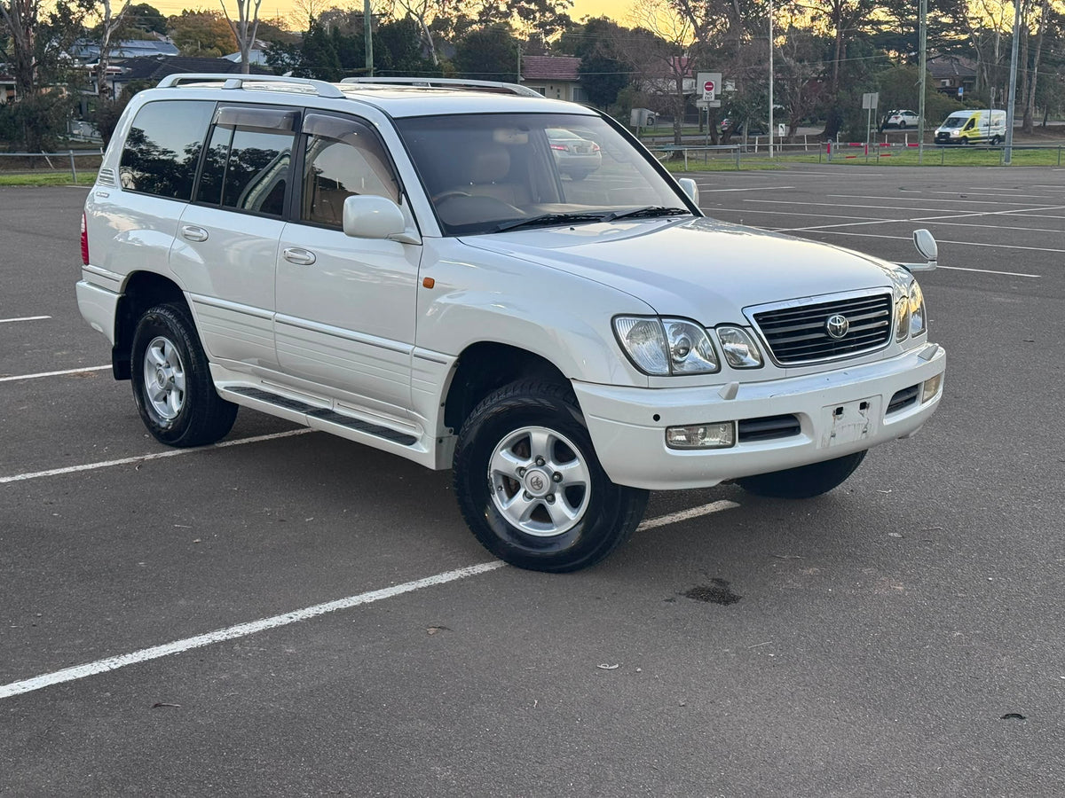 2001 Toyota Land Cruiser Cygnus V8 – 50th Anniversary Edition