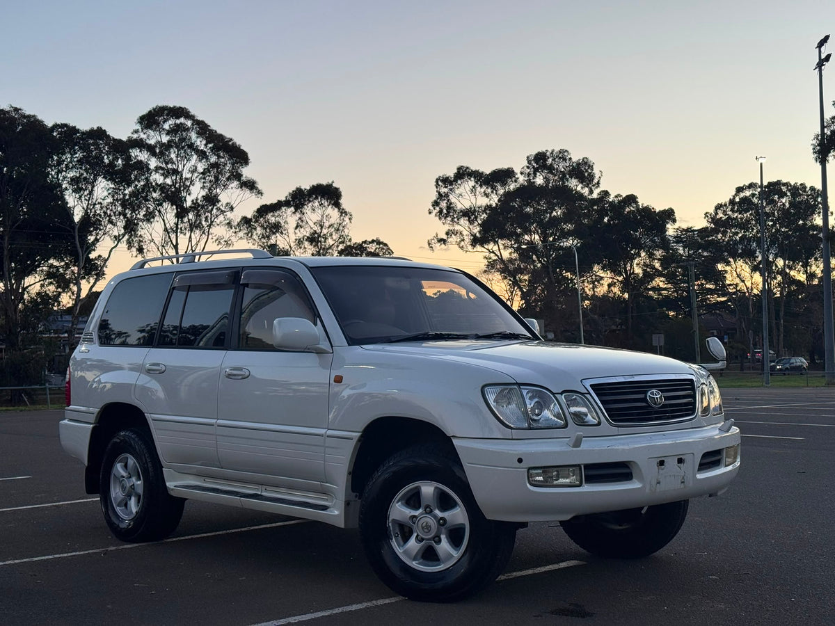 2001 Toyota Land Cruiser Cygnus V8 – 50th Anniversary Edition