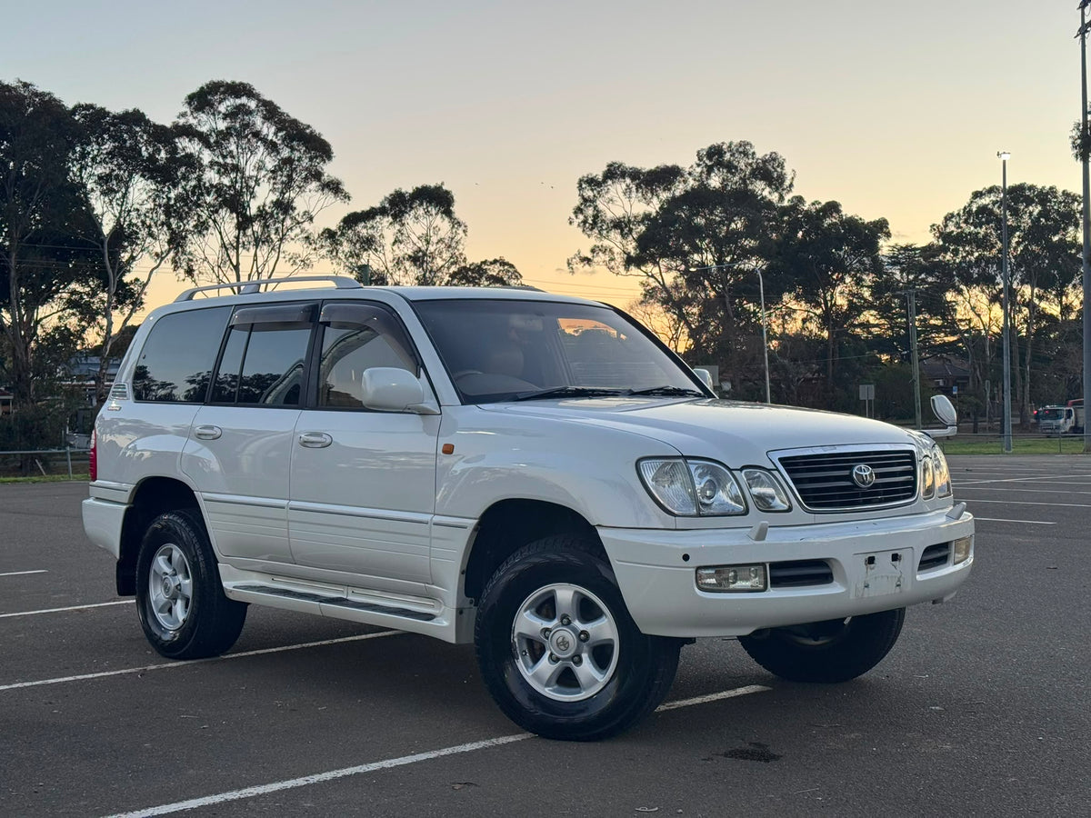 2001 Toyota Land Cruiser Cygnus V8 – 50th Anniversary Edition