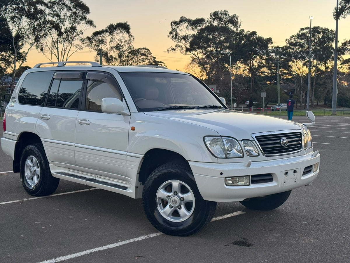 2001 Toyota Land Cruiser Cygnus V8 – 50th Anniversary Edition