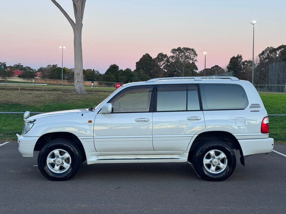 2001 Toyota Land Cruiser Cygnus V8 – 50th Anniversary Edition