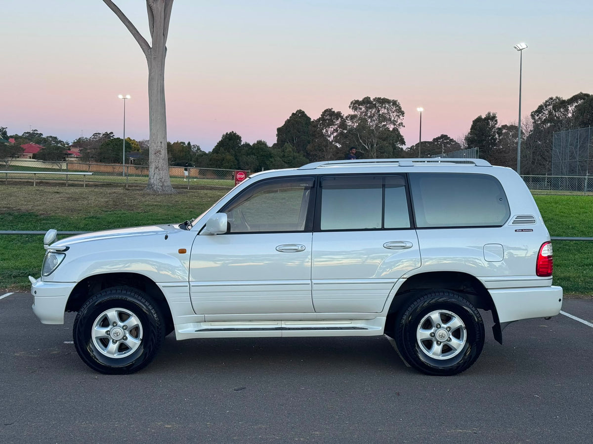 2001 Toyota Land Cruiser Cygnus V8 – 50th Anniversary Edition