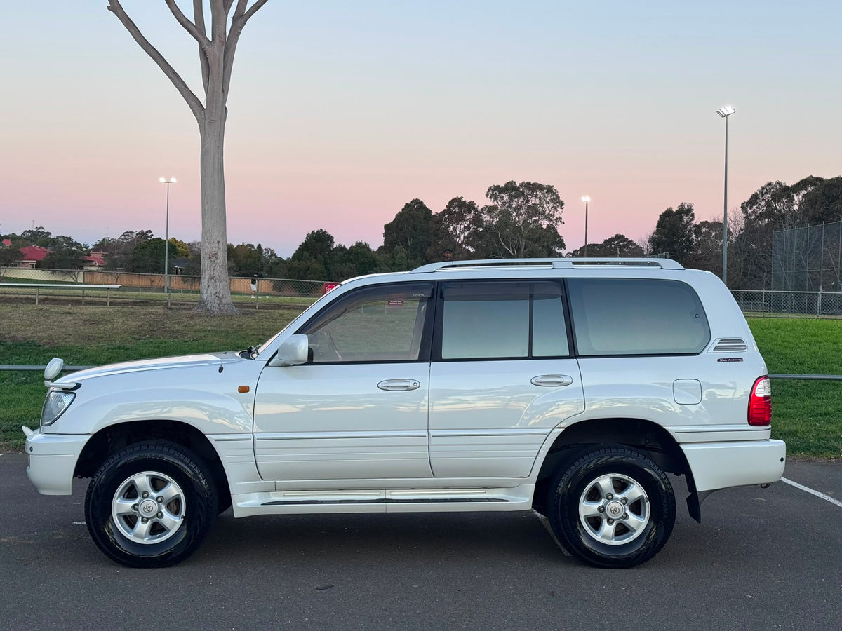 2001 Toyota Land Cruiser Cygnus V8 – 50th Anniversary Edition