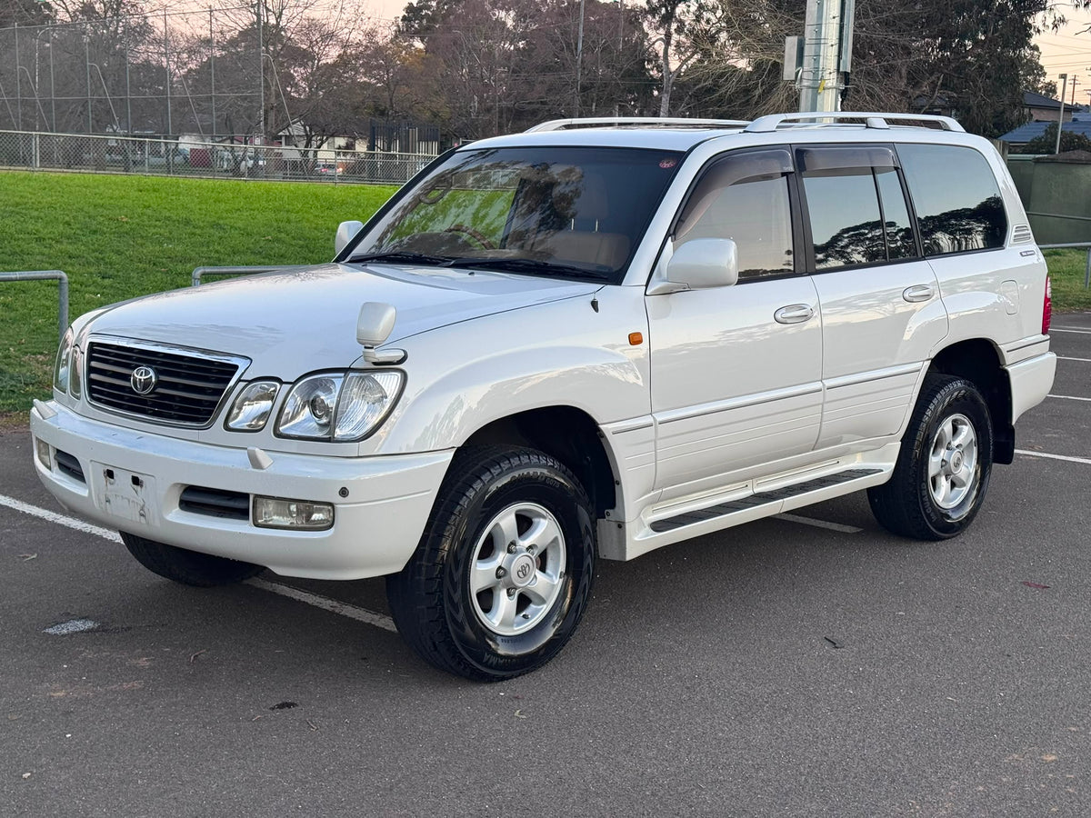 2001 Toyota Land Cruiser Cygnus V8 – 50th Anniversary Edition