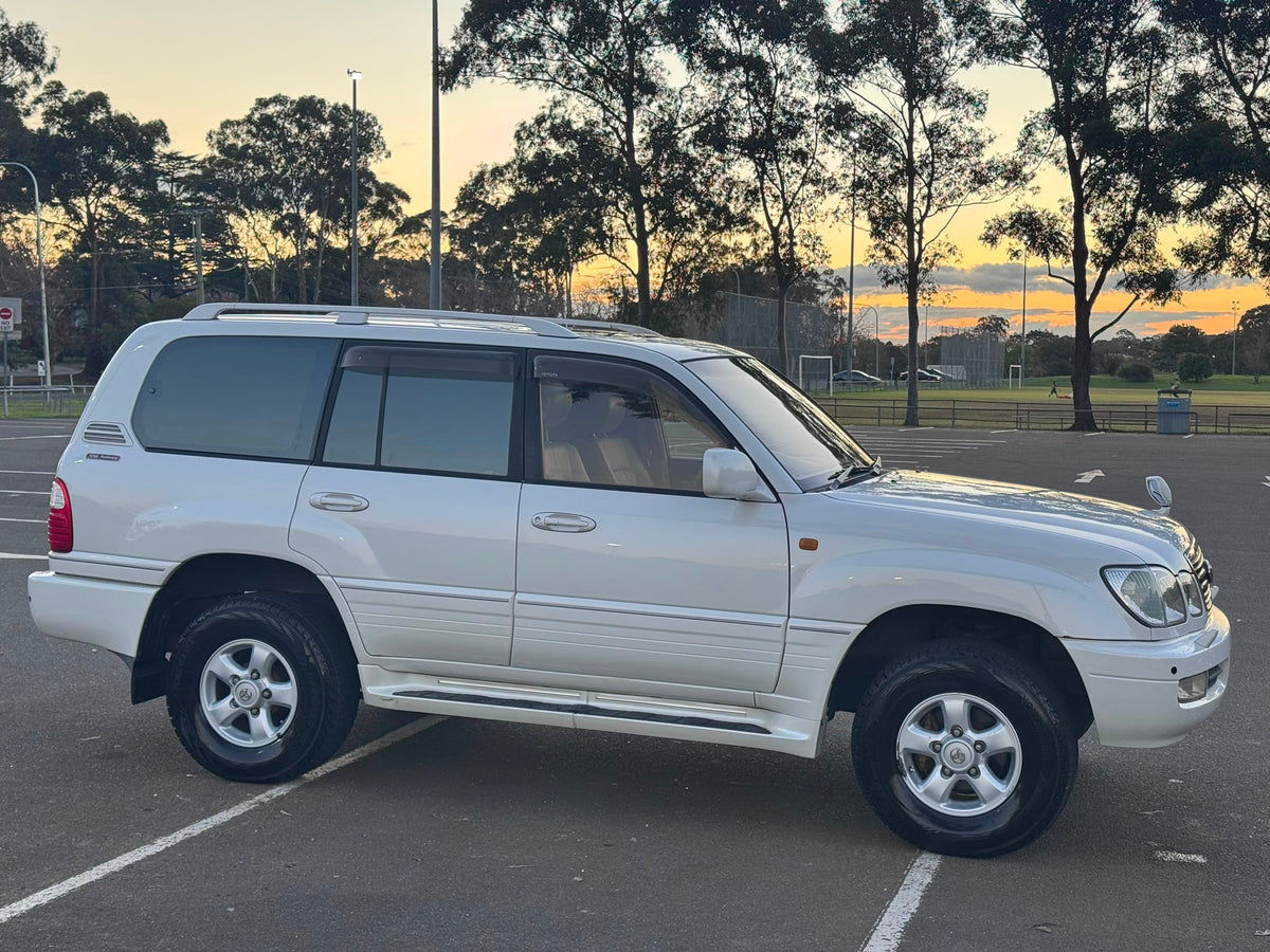 2001 Toyota Land Cruiser Cygnus V8 – 50th Anniversary Edition