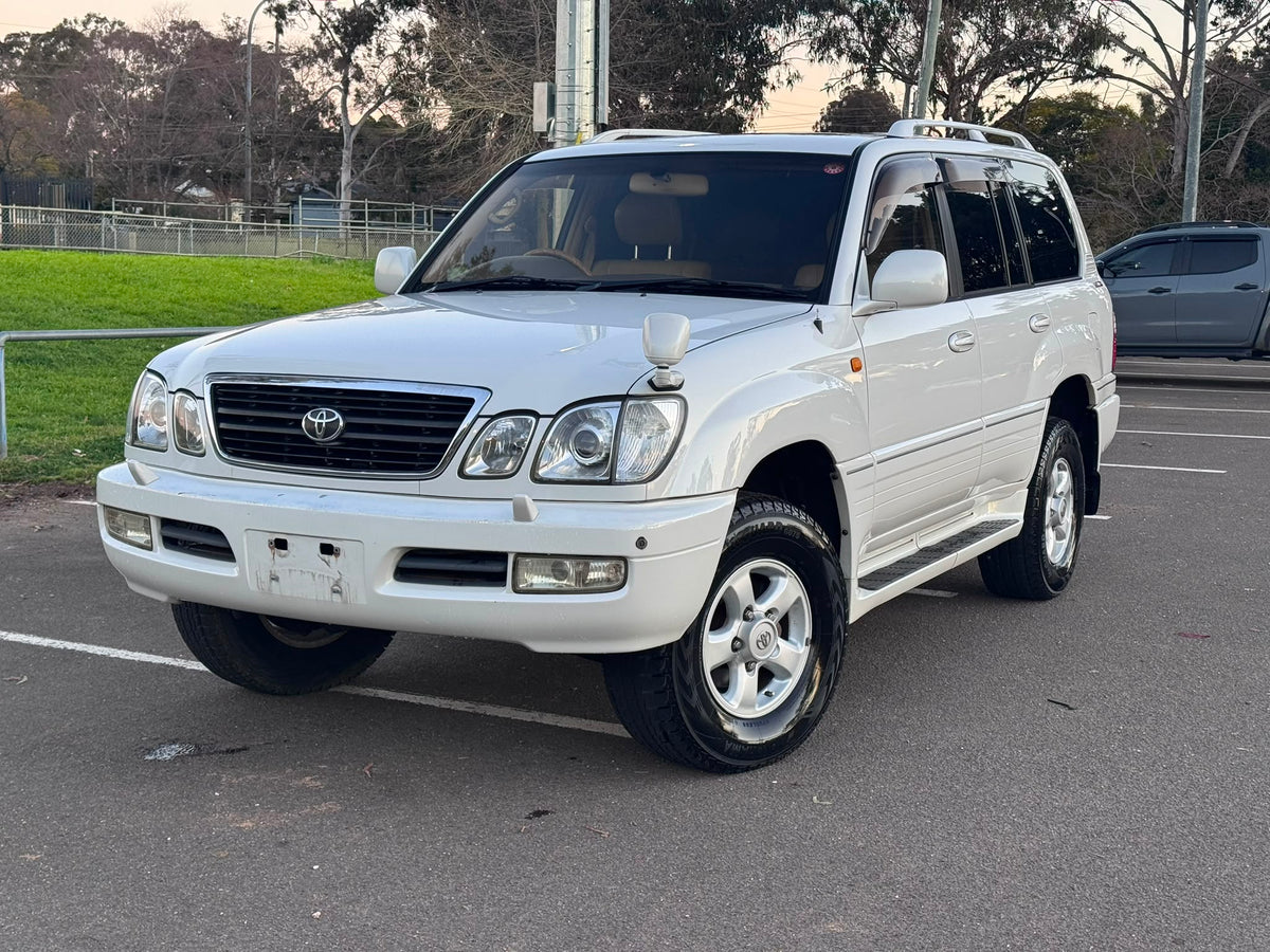 2001 Toyota Land Cruiser Cygnus V8 – 50th Anniversary Edition