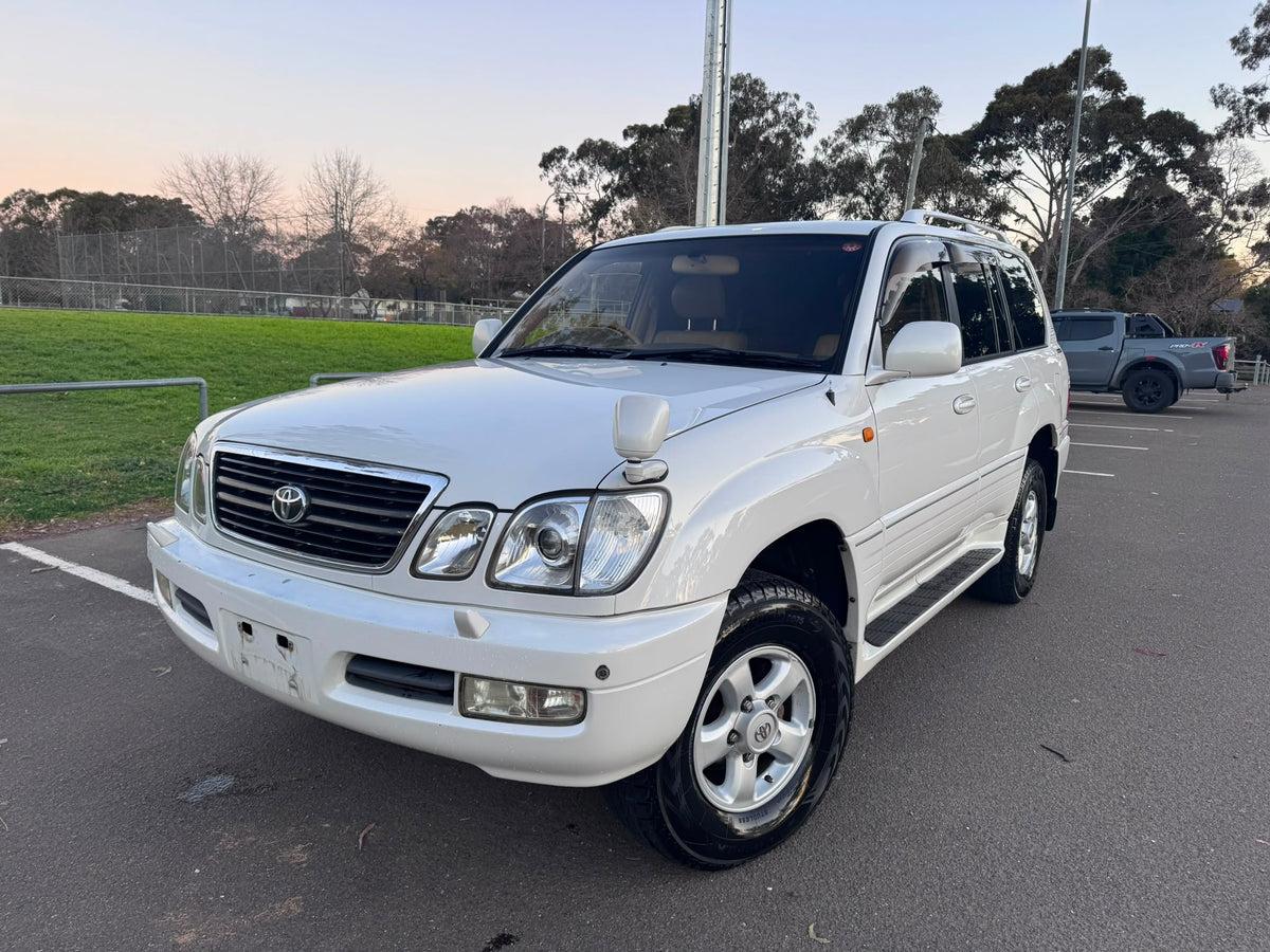 2001 Toyota Land Cruiser Cygnus V8 – 50th Anniversary Edition